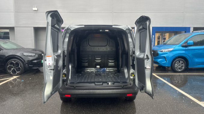 Ford Transit Courier E-Transit Courier 100kW 43kWh Trend Van Auto - Image 3